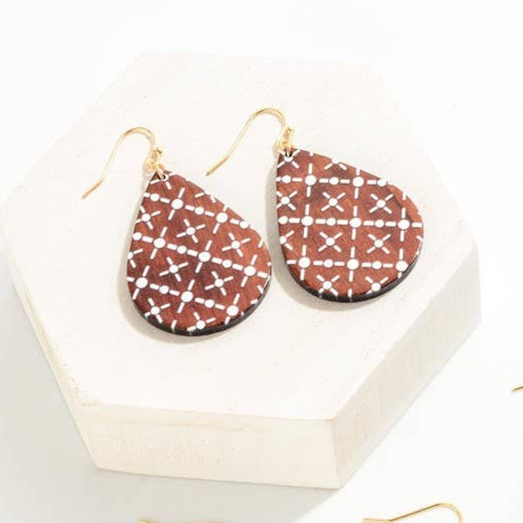Red Wooden Teardrop Christmas Quilt Pattern Drop Dangle Earrings - Picture 2 of 3